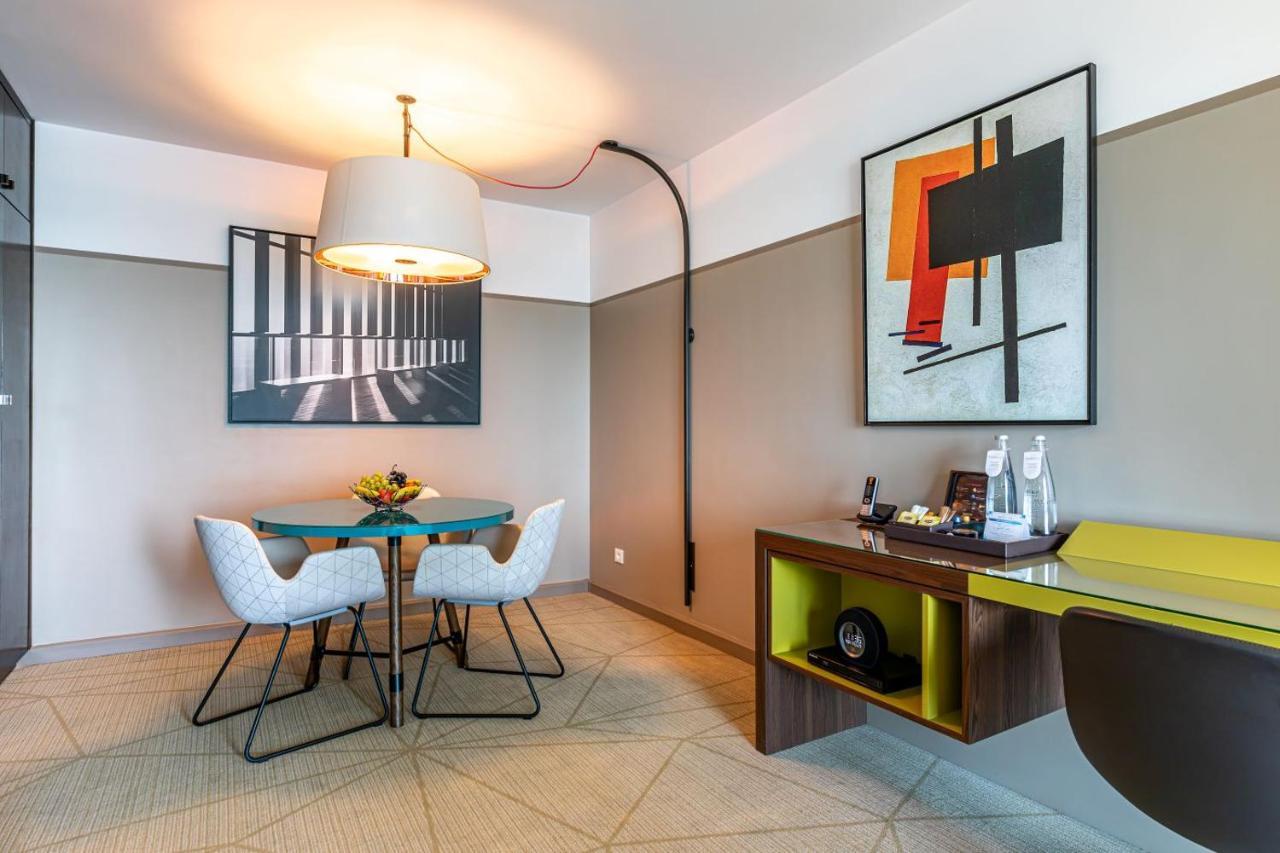קורבוו Fraser Suites Paris La Defense מראה חיצוני תמונה A suite at the hotel