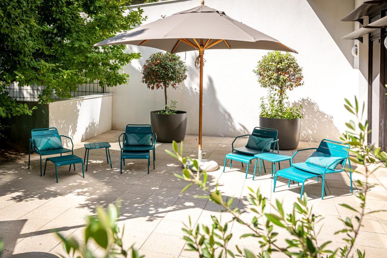 קורבוו Fraser Suites Paris La Defense מראה חיצוני תמונה The courtyard at the hotel