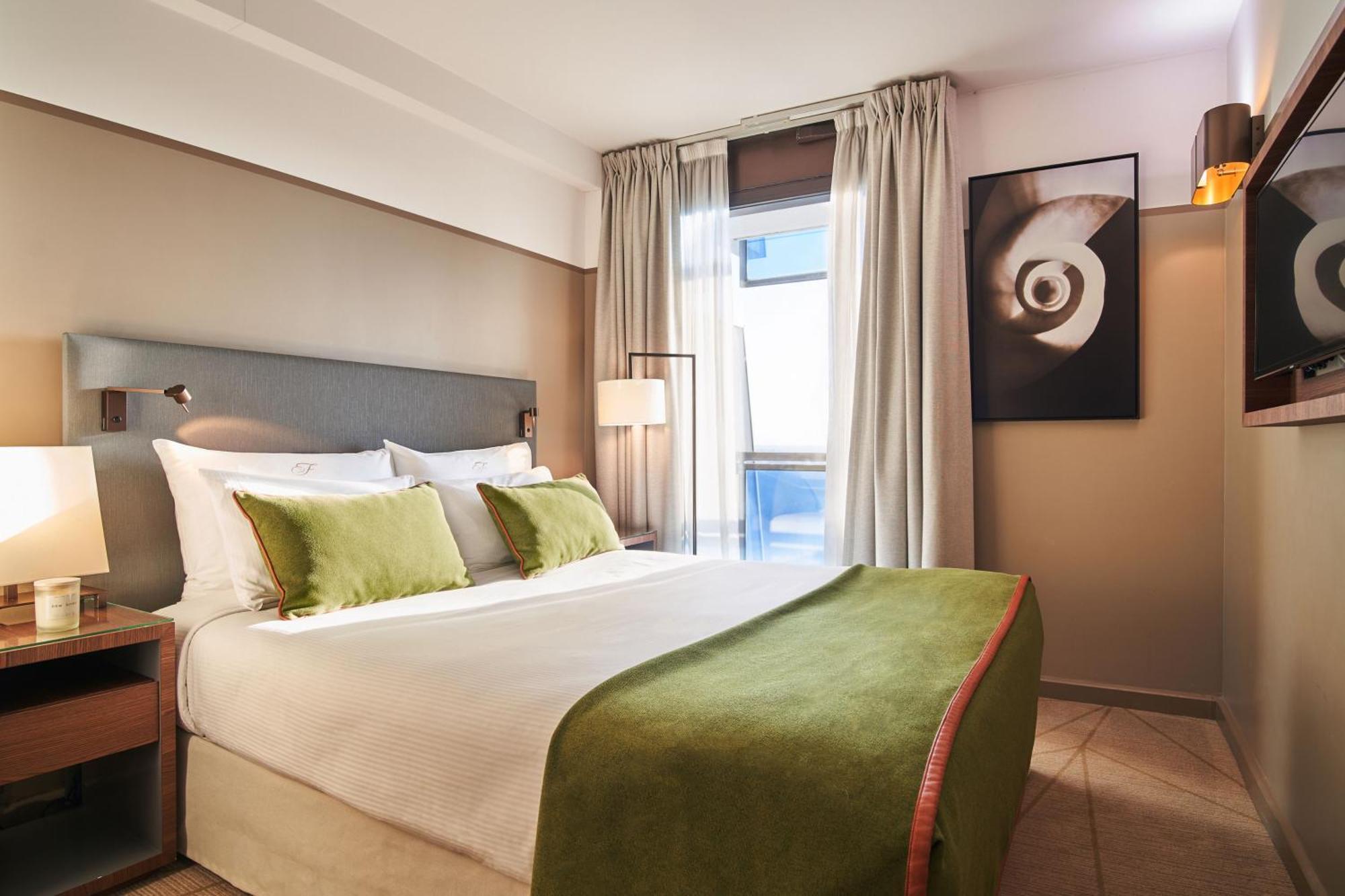 קורבוו Fraser Suites Paris La Defense מראה חיצוני תמונה A bedroom at the hotel