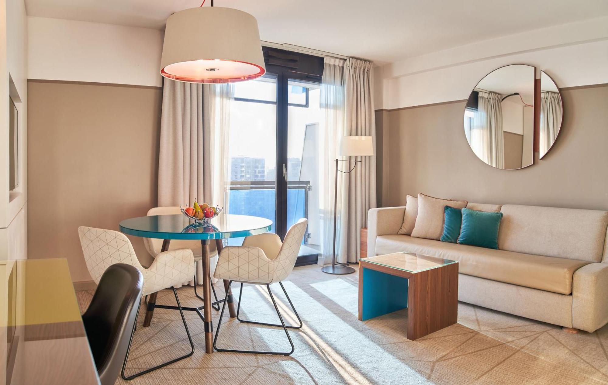 קורבוו Fraser Suites Paris La Defense מראה חיצוני תמונה Living room