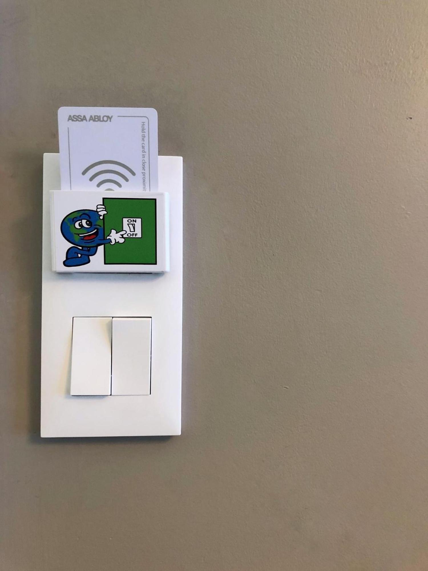 קורבוו Fraser Suites Paris La Defense מראה חיצוני תמונה A key card reader