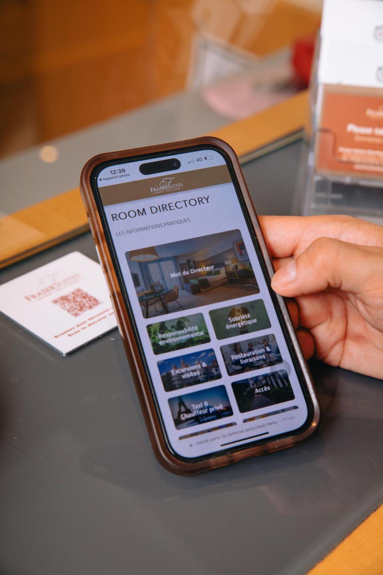 קורבוו Fraser Suites Paris La Defense מראה חיצוני תמונה A hotel room directory app