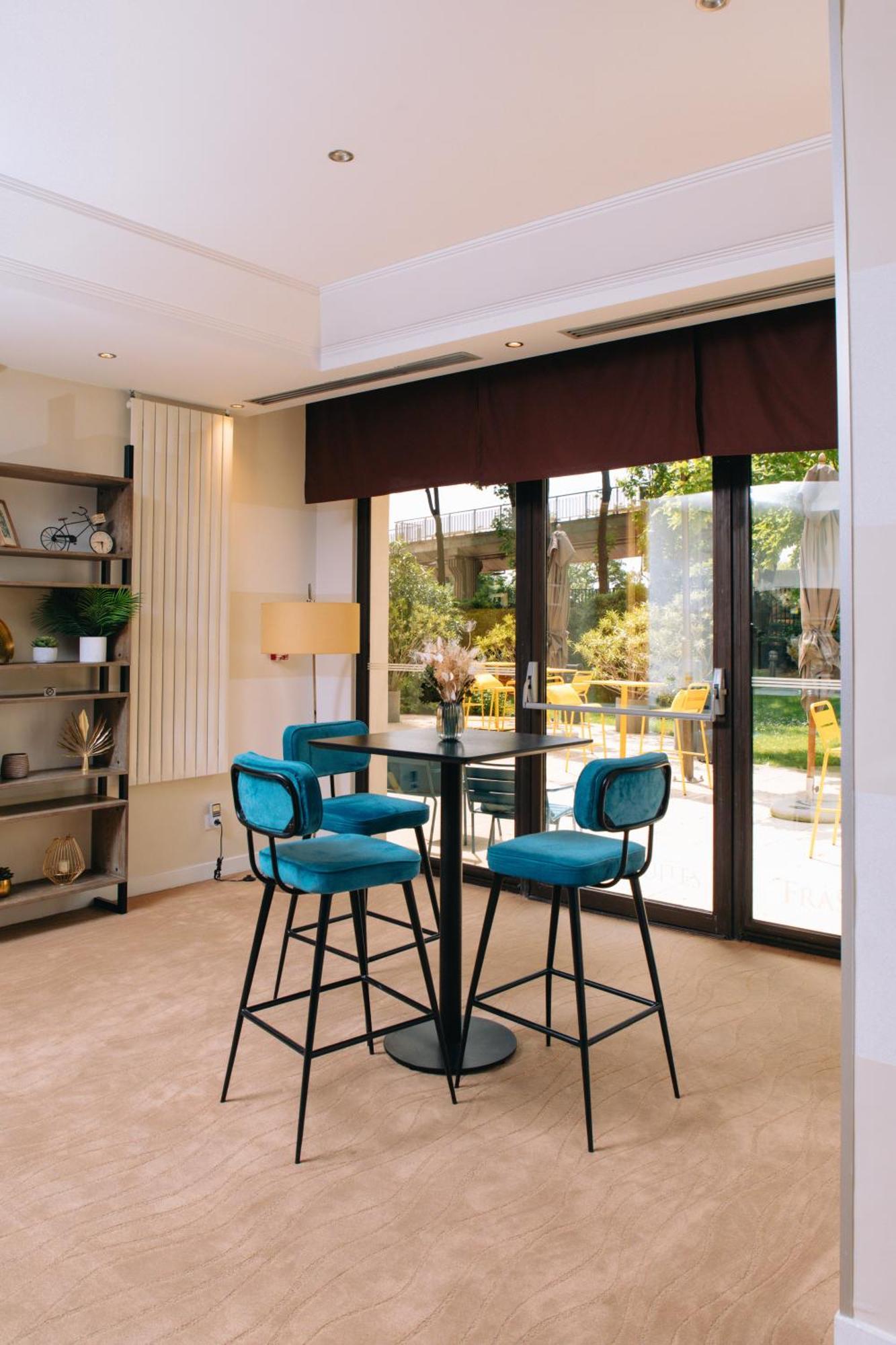 קורבוו Fraser Suites Paris La Defense מראה חיצוני תמונה A Roman blind