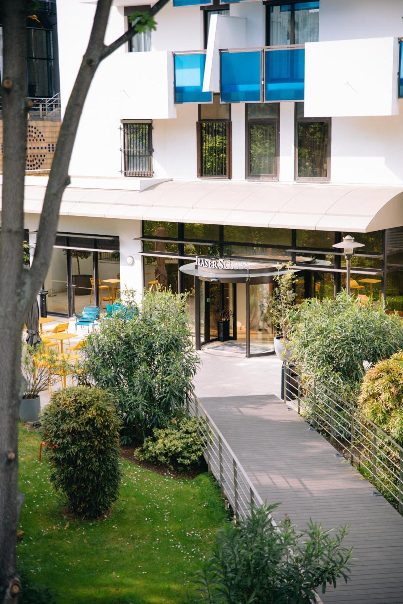 קורבוו Fraser Suites Paris La Defense מראה חיצוני תמונה Entrance of the hotel