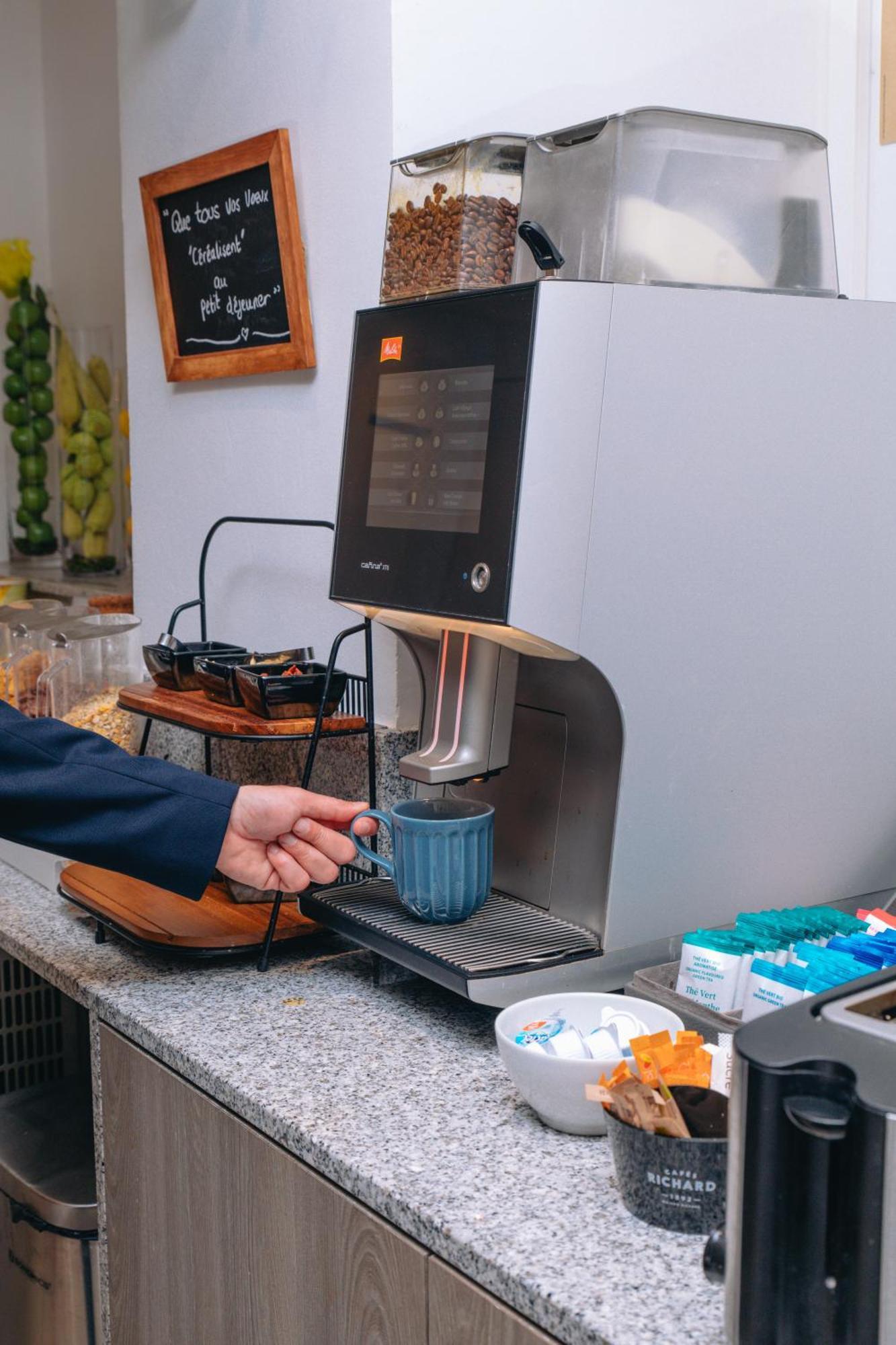 קורבוו Fraser Suites Paris La Defense מראה חיצוני תמונה A coffee machine