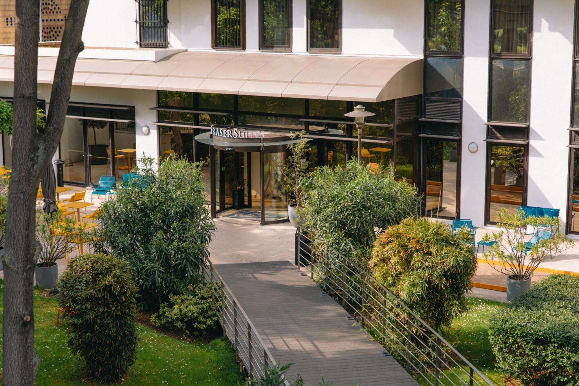קורבוו Fraser Suites Paris La Defense מראה חיצוני תמונה Entrance of the hotel