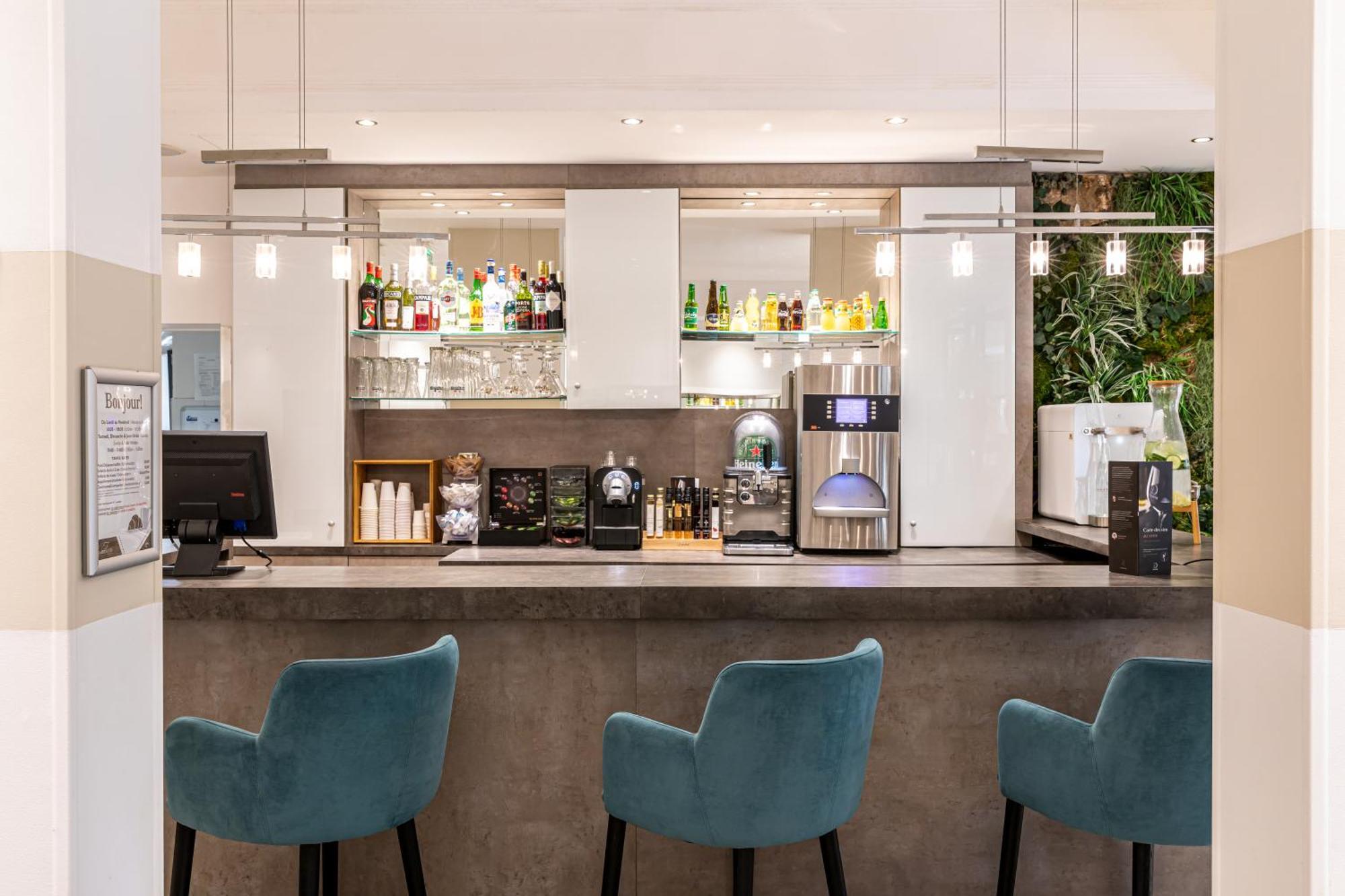 קורבוו Fraser Suites Paris La Defense מראה חיצוני תמונה The bar at the lounge