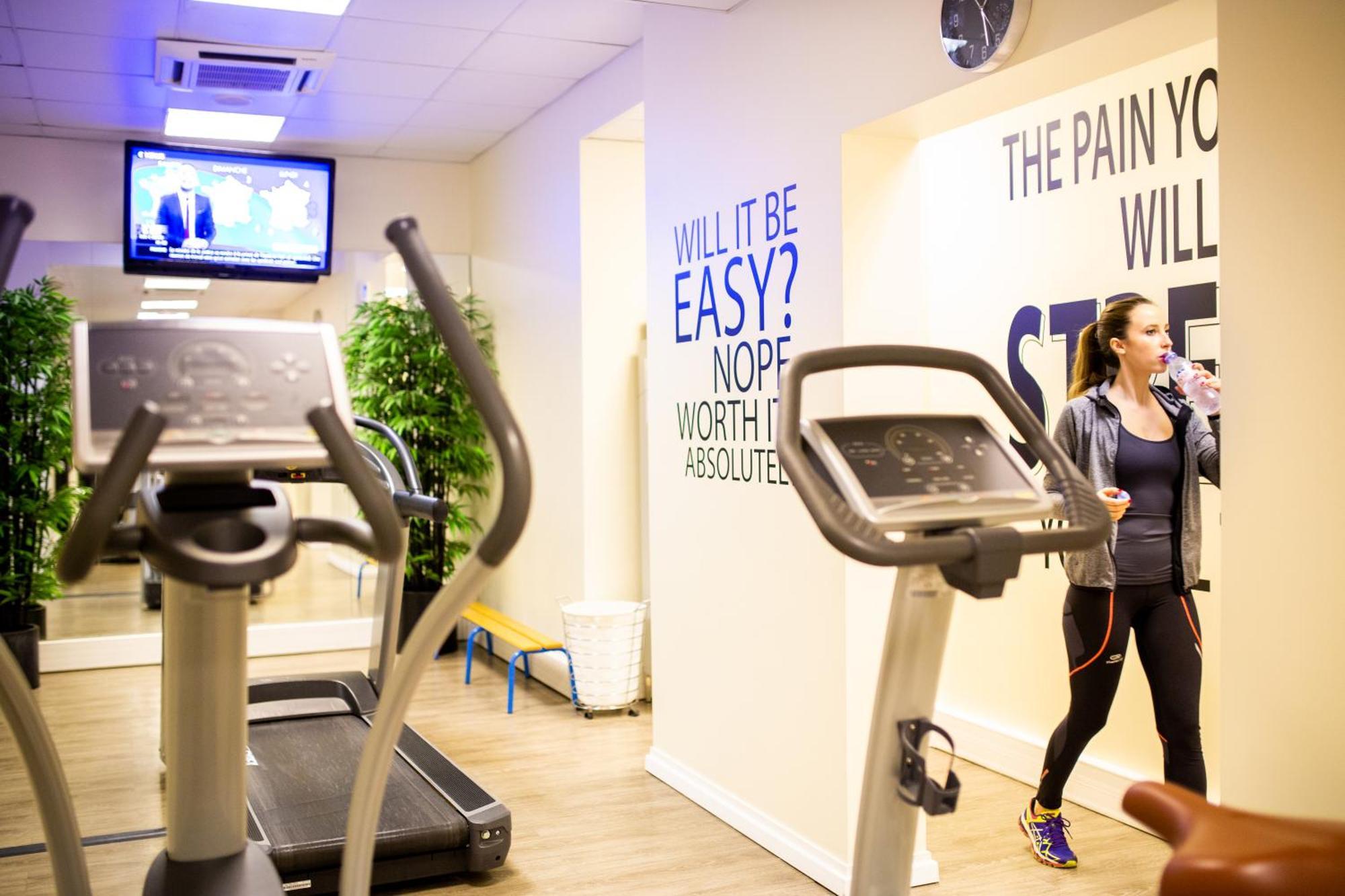 קורבוו Fraser Suites Paris La Defense מראה חיצוני תמונה The gym at the London Bridge campus