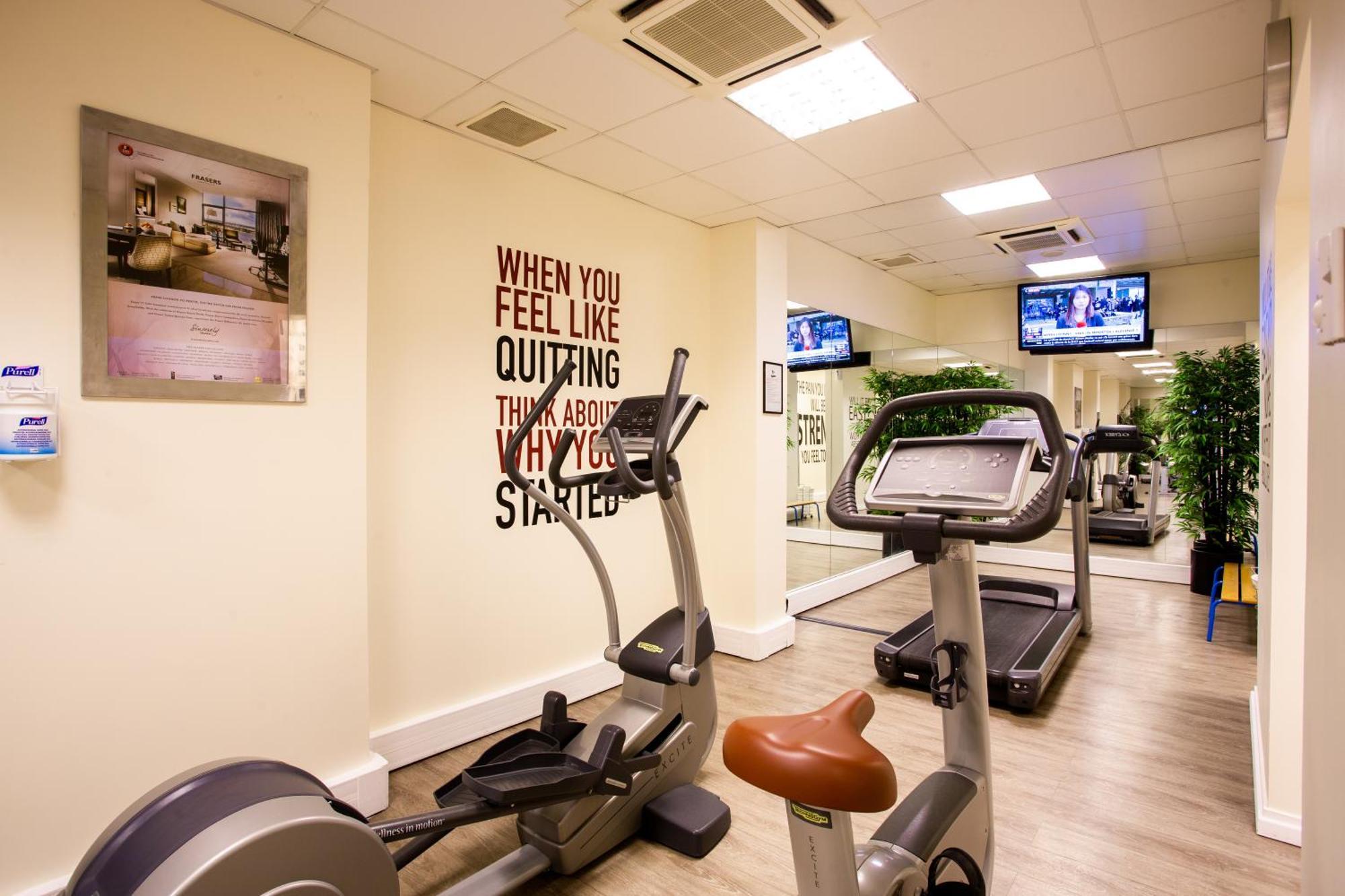קורבוו Fraser Suites Paris La Defense מראה חיצוני תמונה The gym at the hotel